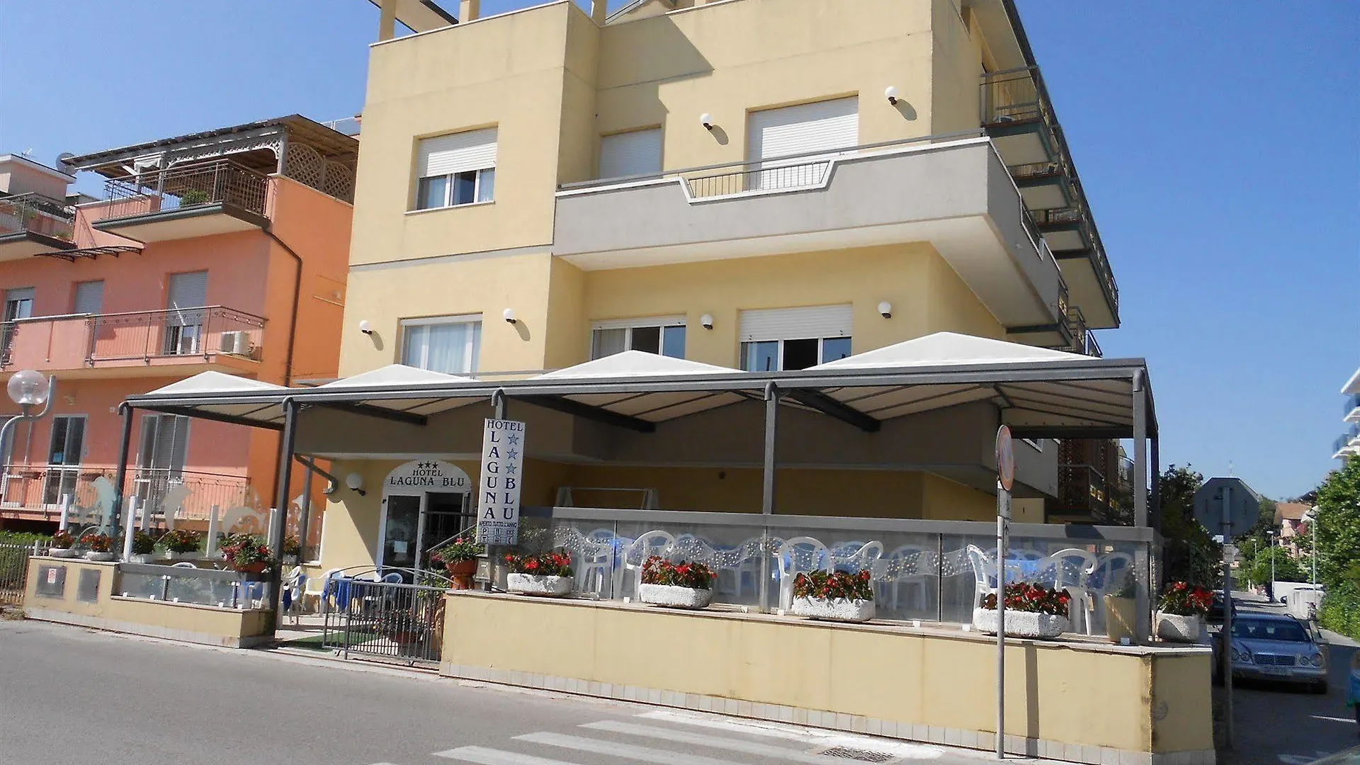 Hotel Laguna Blus kontakt